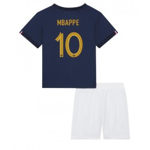 Frankrike Kylian Mbappe #10 kläder Barn VM 2022 Hemmatröja Kortärmad (+ korta byxor)